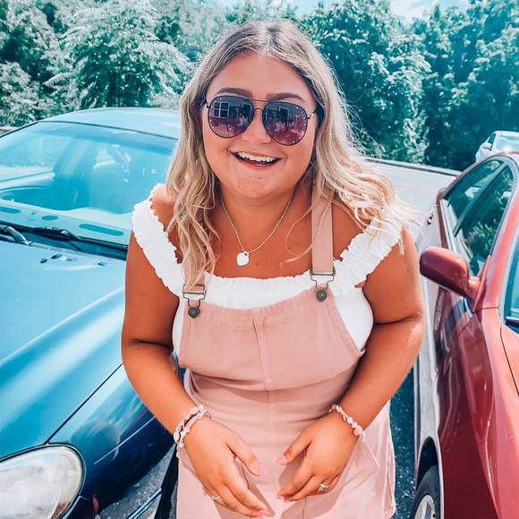 Meet your Posher, Erin - Picture 1 of 1